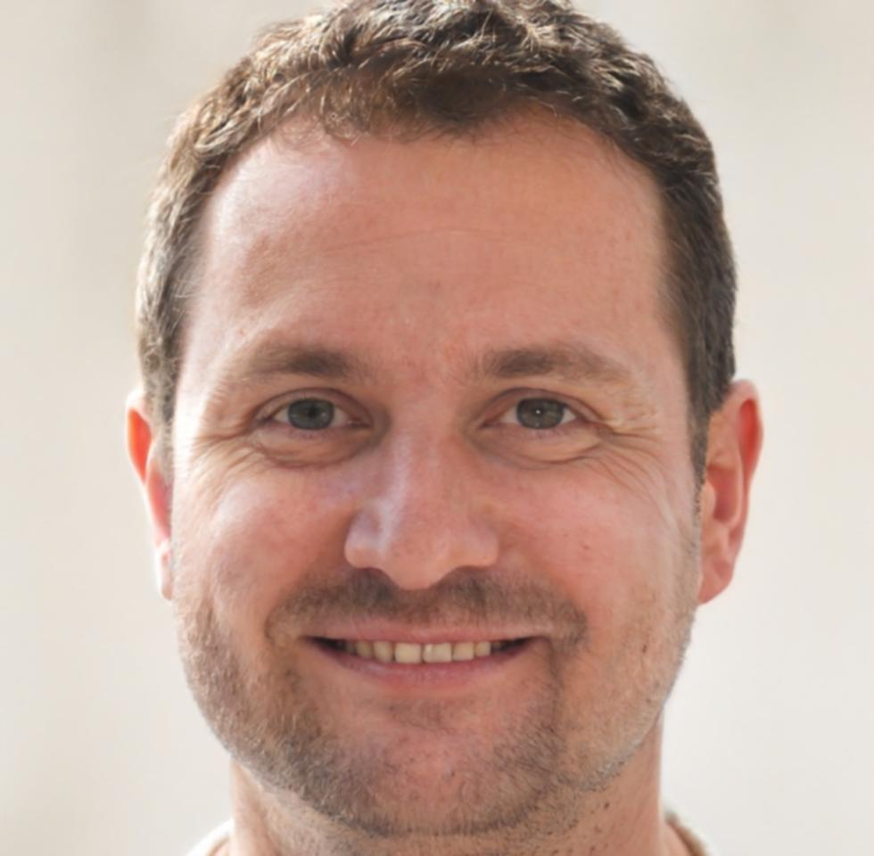 Valentin Hertzberg, Senior Finanzanalyst bei raventonixa